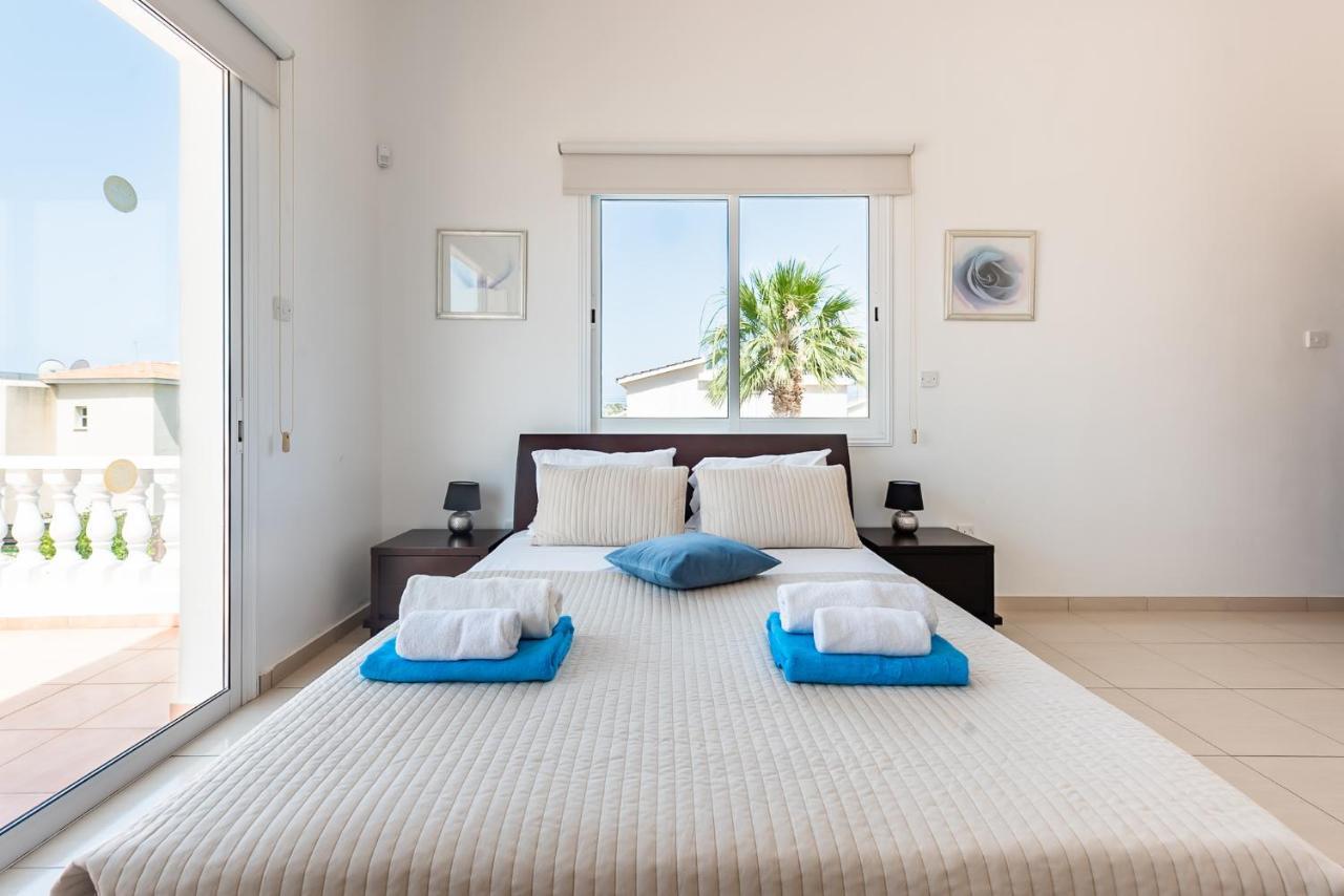 Villa Alysia By Ezoria Villas Coral Bay Bagian luar foto