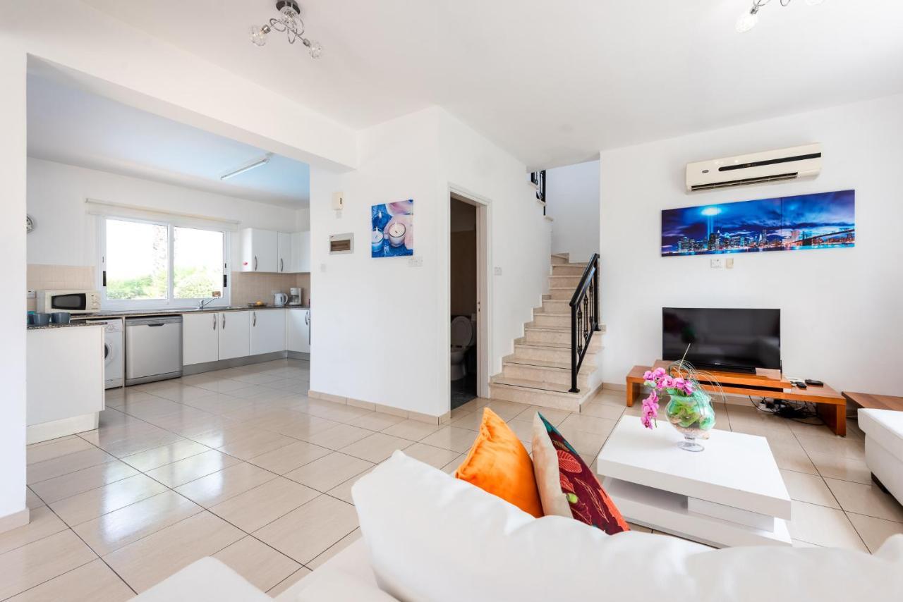 Villa Alysia By Ezoria Villas Coral Bay Bagian luar foto